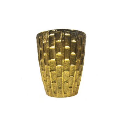 Enhance your indoor cultivation with our "mock croc" metal planter. The dazzling combination of gold and bronze exudes opulence, making it a necessity for any plant lover.UNIQUE INTERIORS.