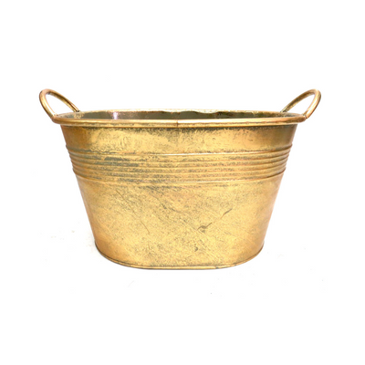 Alto tub is an antique must-have, suitable for both indoor and outdoor settings. Its dimensions are 34cm (length) x 25.5cm (width) x 19cm (height).