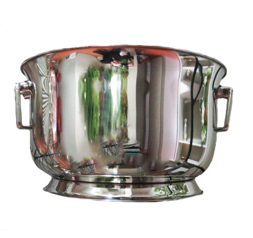 This Champagne Tub is a stunning and versatile item to have for any celebration! With a 39.5cm diameter and 23cm height, it is the perfect size for holding bottles of champagne or pots of orchids. Made with stainless steel and a high mirror finish, this party tub is not only beautiful but also practical. It&