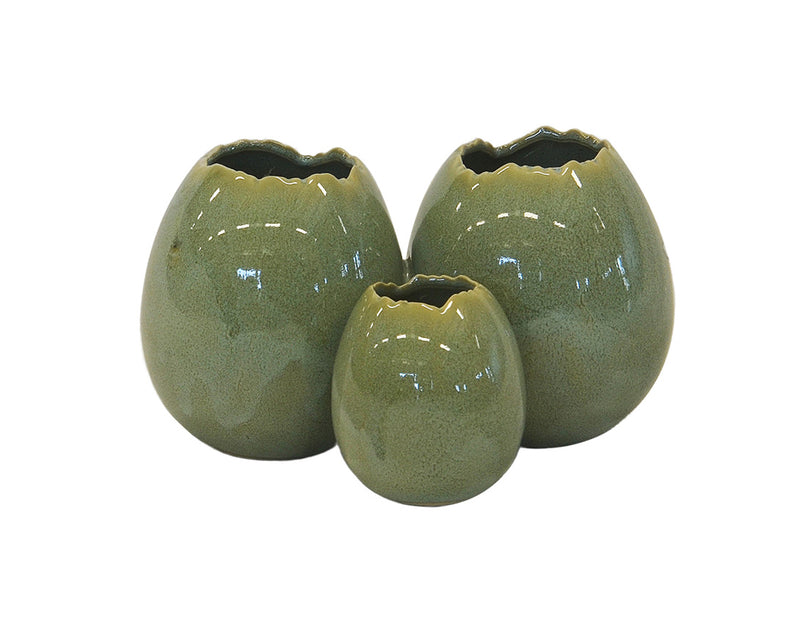 Introduce your space to a touch of exotic luxury with our Ceramic Ostrich Egg Ring Vase in Green. This small-sized vase boasts dimensions of 16CM x 10CM x 10CM (H), making it the perfect accent piece for any tabletop or shelf. Its unique design adds a sophisticated touch to any room, creating a statement piece that is both functional and stylish. Elevate your home decor with this eye-catching vase today-UNIQUE INTERIORS