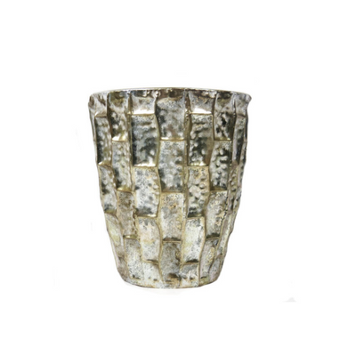 Introducing the Cayman 27cm X 30cm planter, expertly crafted with a top diameter of 27cm and a height of 30cm. Made with a unique "mock croc" metal design, this planter features a desirable antique silver color. Elevate your decor with this stylish, functional piece.UNIQUE INTERIORS.