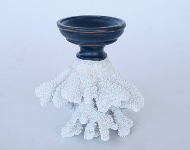 WHITE CORAL ON STAND CANDLE STICK 19X18X12CM