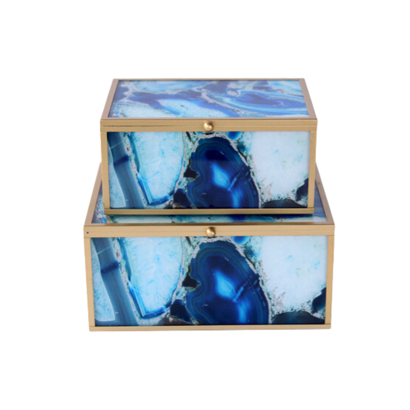 This set of 2 blue and sliver boxes will be the perfect addition to your home. Bring in that pop of colour to that dull spot in your home.   Size:   SMALL:  17X12X8.5CM  LARGE:  20X15X10CM