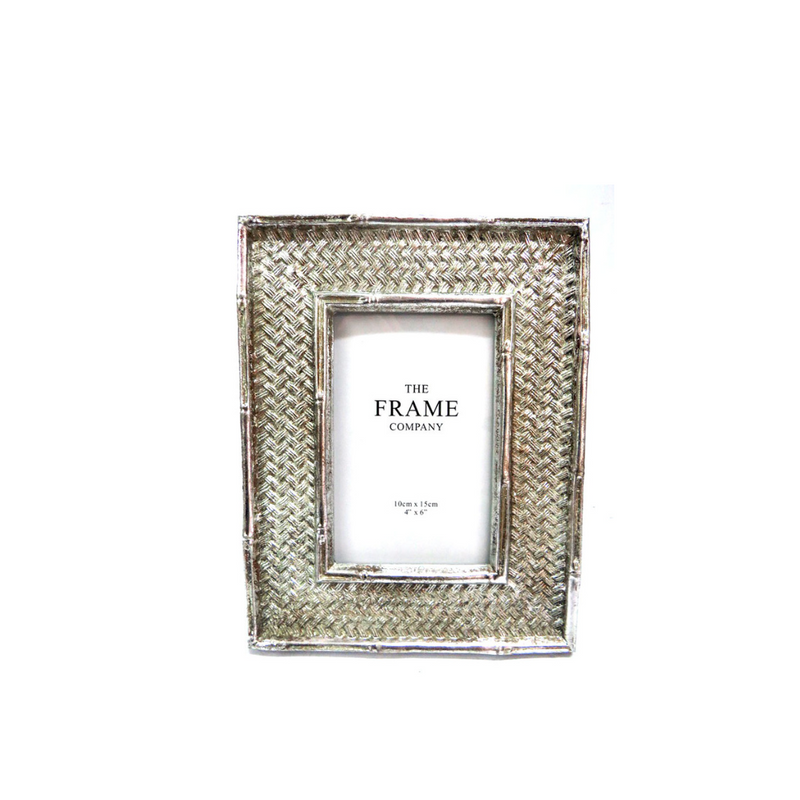  The Sconto frame is the perfect choice for displaying special moments. With a 10cmx15cm (4"x6") opening size, it showcases keepsakes in an elegant, contemporary design. Measuring 23.5cmh x 18cmw, this high-quality frame by Unique Intiors is sure to become a treasured part of any home.