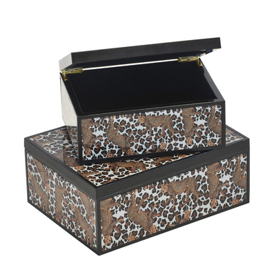 The Glass Box Cheetah Set of 2 is the perfect addition to any home decor. This set comes with two beautiful cheetah decor boxes of sizes 25cm x 18cm x 10cm and 20cm x 15cm x 9cm. Accentuate any room with these unique and stylish storage boxes.  Glass Box Cheetah Set of 2  Size  25CM X 18CM X 10CM  20CM X 15CM X 9CM  Beautiful cheetah print decor boxes for storing the perfect accessories.  Perfect for any home decor.  Unique Interiors