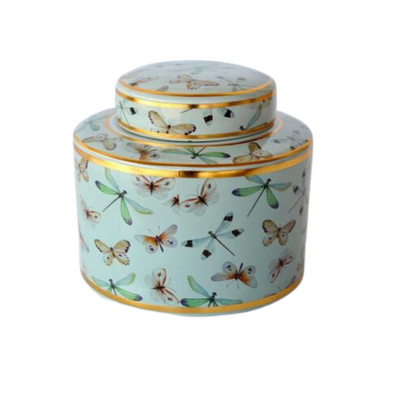 Discover the beauty of the dragonfly in your home. Symbolizing luck, prosperity, harmony and fortune, this small animal reminds you to make the most of life and to appreciate each day. Measuring 16.5 x 19 cm, this Duck Egg Blue and Gold Dragonfly Jar with Lid offers tasteful decor.  Delivery 5 - 7 working days