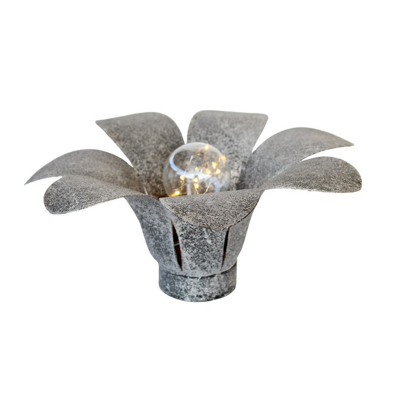 This sleek, silver metal flower light is powered by batteries and provides powerful LED illumination, perfect for adding a luminous touch to any home. Measuring 13X30CM, it&