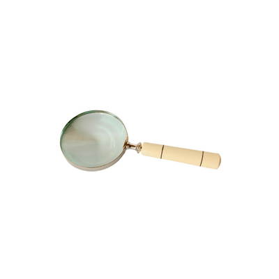 This magnifying glass offers the finer details that can be appreciated in one's home. It is a perfect gift for any occasion, measuring 24 x 10cm.  Delivery   7 - 10 working days