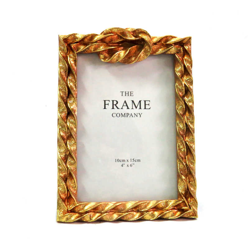 Enhance your memories with the Stagestruck Frame. Display your 4" X 6" photos in style and create a visual masterpiece. Make your photos stand out with this professional and sleek frame. Perfect for home decor or gifting to friends and family-unique interiors
