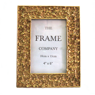 Expertly display your memories with the Shasta Frame. The opening fits a 4"x6" or 10cm x 15cm photo, while the frame measures 17cm x 22cm for a perfect fit. Its antique gold color adds a touch of elegance. Expertly crafted with a weight of 490gms for a sturdy and stylish display-unique interiors