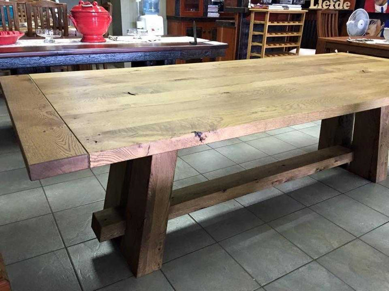 Unique Interiors Lifestyle Oak Classic Leg Table