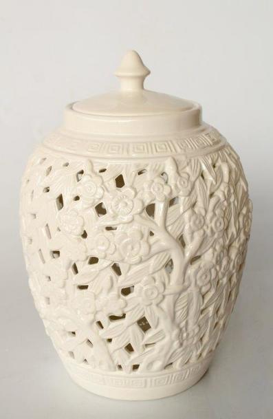White flower & leaf cut-out design barrel shade jar with lid