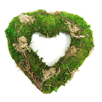 Discover the beauty of the Moss Magic Heart. Handwoven with moss, lichen and twigs, this double-sided heart adds a touch of nature and elegance to any room. At 20cm by 20cm by 5cm, it is the perfect size for a shelf, table, or window ledge. Create a natural atmosphere with the Moss Magic Heart.
